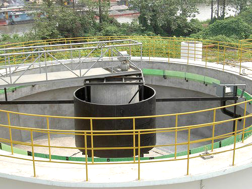 中心传动刮吸泥机